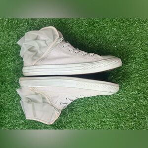 Converse Junior High-Top Sneakers with beautiful‎ frills on the back Size 5